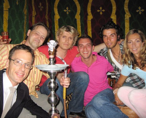 Moderator Holzach mit Zauberer Hans Klock